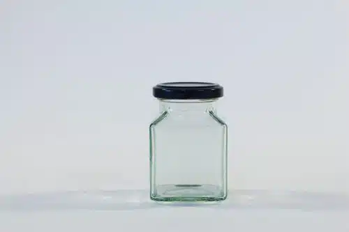 200ml Square glass jar with lid. Food grade packaging perfect for honey, jams, confectionarys and chutneys.