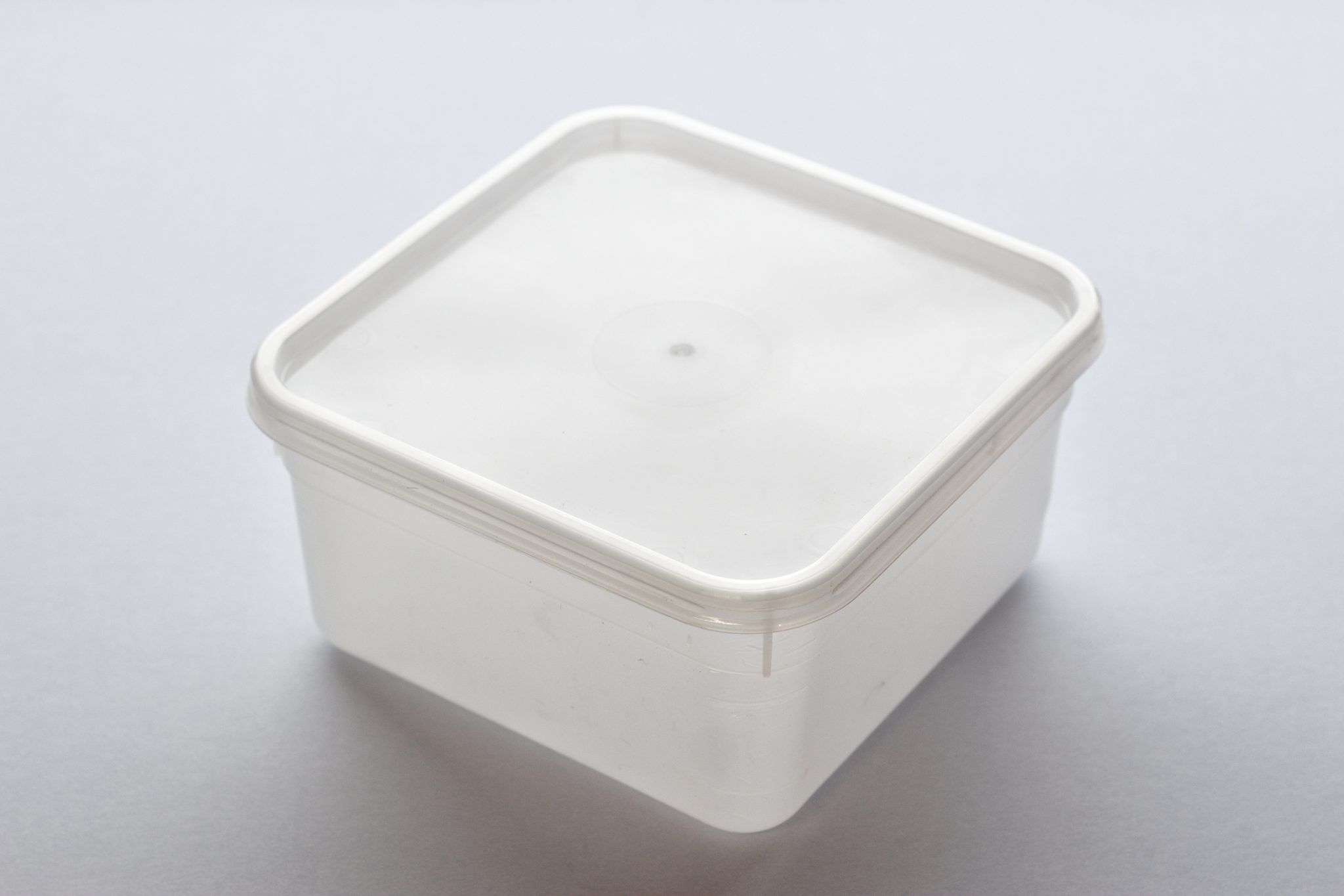 2 Litre Square Plastic Tub Lid Food Grade Plastic Tub Availble Online